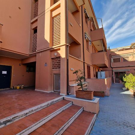 Апартаменти Via Alberti Terrazza Vista Aperta- Free Parking П'єтра-Лігуре Екстер'єр фото